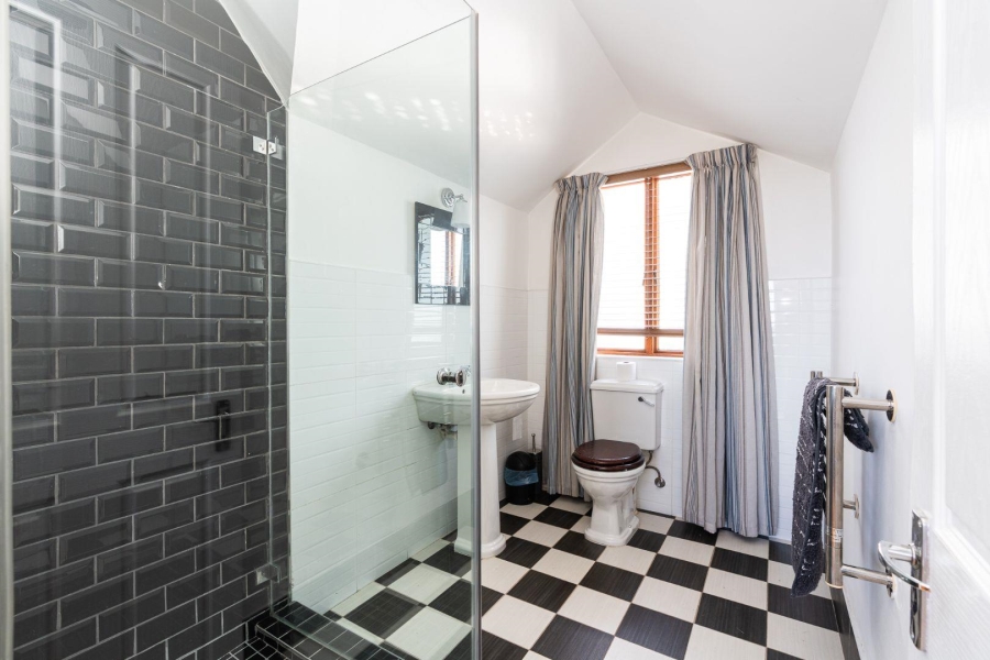 4 Bedroom Property for Sale in Oranjezicht Western Cape